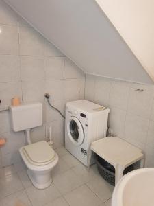 Apartments with parking space Makarska - 16521