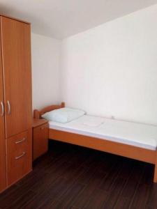 Apartments by the sea Povljana, Pag - 16466