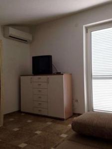 Apartments by the sea Povljana, Pag - 16466