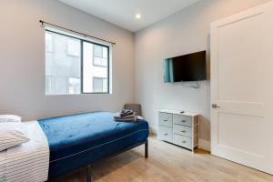 2 Luxury Modern 8 Bedroom Home with Rooftop Decks