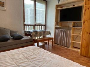 Studio cosy pour 2 à Chantemerle, Serre-Chevalier - Tout équipé, TV, Wifi et options confort - FR-1-330E-63