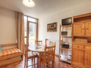 Appartements Appartement Saint-Chaffrey , 1 piece, 2 personnes - FR-1-330E-66 : photos des chambres