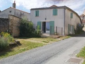 jonzac-gite-lepuits - Bois