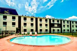 Quality Inn & Suites Lake Charles South - 萨尔弗
