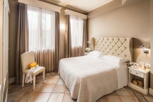 Double or Twin Room with City View room in Hotel Savoia