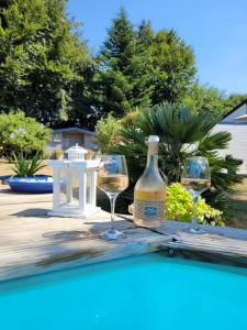 B&B / Chambres d'hotes Le Carpe Diem : Suite Junior - Vue sur Piscine