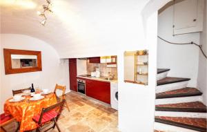 Maisons de vacances Awesome home in Estagel with 2 Bedrooms and WiFi : photos des chambres