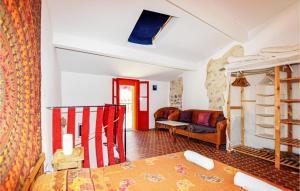 Maisons de vacances Awesome home in Estagel with 2 Bedrooms and WiFi : photos des chambres