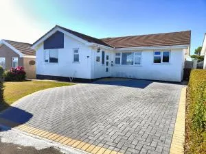 Seaside bungalow 5 mins walk to beach and town - Poughill