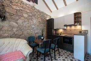 Vrhi Cicarije - Brgudac, Opatija with free parking