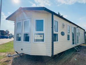 Luxury 2 Bedroom 2 bathroom Caravan 4 to 5ppl