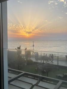 Apartamento con piscina en el Paseo Cruz del Mar