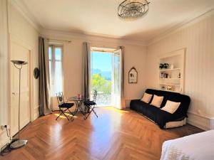 Appartements Grand studio 38m2 dans ancien palace avec piscine et place de parking privee : photos des chambres