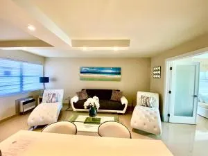 Premium Modern waterfront apartment with Miami Skyline view on the bay 5 mins drive to Miami Beach with free parking - North Bay Village