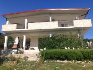 Apartments with a parking space Gornji Karin, Novigrad - 16610 