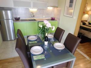 Apartments by the sea Podgora, Makarska - 16630