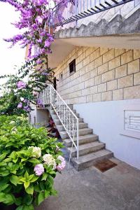 Apartments with a parking space Supetar, Brac - 16652