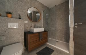 Apartments with parking space Supetar, Brac - 16652