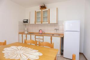 Apartments with parking space Supetar, Brac - 16656