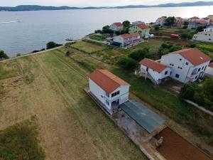 Apartments by the sea Sukosan, Zadar - 16646