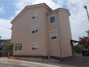 Apartments with a parking space Raslina, Krka - 16702 