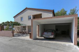 Seaside apartments with a swimming pool Mavarstica, Ciovo - 16730