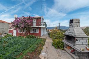 Apartments with a parking space Slatine, Ciovo - 16732