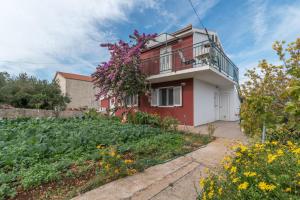 Apartments with a parking space Slatine, Ciovo - 16732