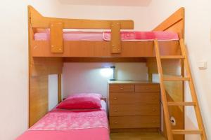 Apartments with parking space Vir - 16768