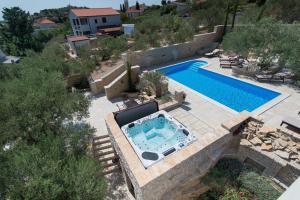 Family friendly apartments with a swimming pool Murter - 16655