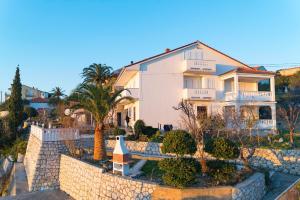 Apartments and rooms by the sea Supetarska Draga - Gonar, Rab - 16761