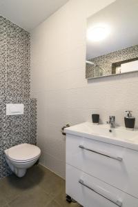 Apartments by the sea Arbanija, Ciovo - 16762