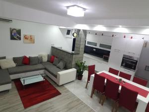 Three-Bedroom Apartment room in Apartments by the sea Podstrana Split - 16793