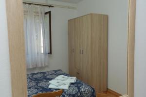 Apartments with parking space Supetar, Brac - 16807