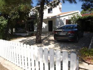 Apartments by the sea Vir - Kozjak, Vir - 16734