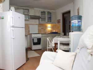 Apartments by the sea Vir - Kozjak, Vir - 16734