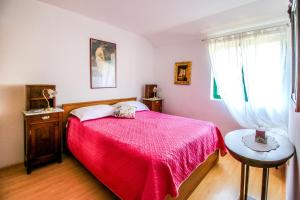 Apartments with a parking space Trpanj Peljesac 16825