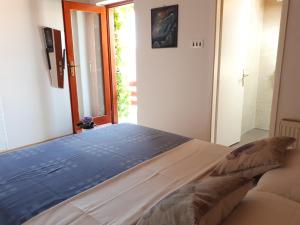 Apartments by the sea Petrcane, Zadar - 16828