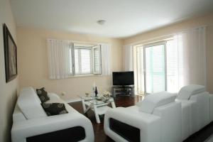 Family friendly house with a swimming pool Sumartin, Brac - 16842