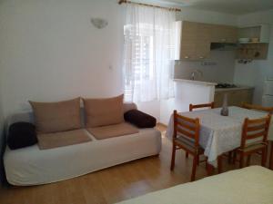 Apartments by the sea Valun, Cres - 16714