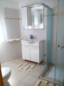 Apartments by the sea Valun, Cres - 16714