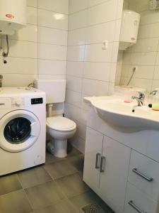 Apartments with parking space Fazana - 16808