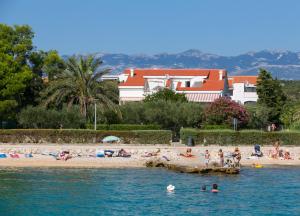 Family friendly seaside apartments Novalja, Pag - 16866 