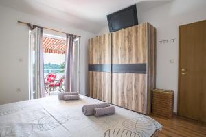 Family friendly house with a swimming pool Maslinica, Solta - 16782