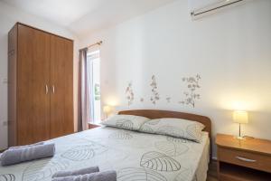 Family friendly house with a swimming pool Maslinica, Solta - 16782