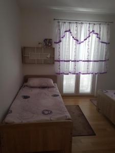 Apartments with parking space Novi Vinodolski - 16998