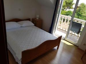 One-Bedroom Apartment with Balcony and Sea View room in Apartments with a parking space Okrug Gornji Ciovo - 17032