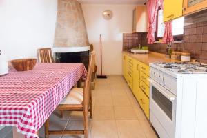 Secluded fishermans cottage Cove Spiljice, Brac - 17031