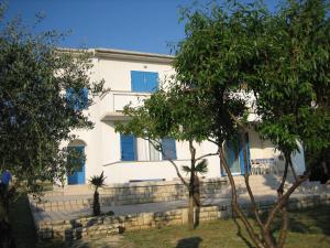 Apartments with a parking space Barbat, Rab - 16992