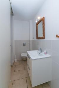 Apartments with parking space Brela, Makarska - 16596